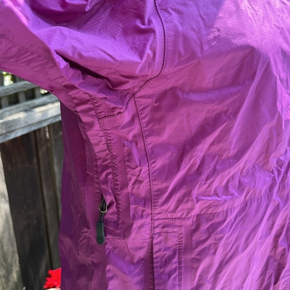 Stormtech Performance Rain and Windbreaker Jacket. Size Medium - Picture 3 of 16